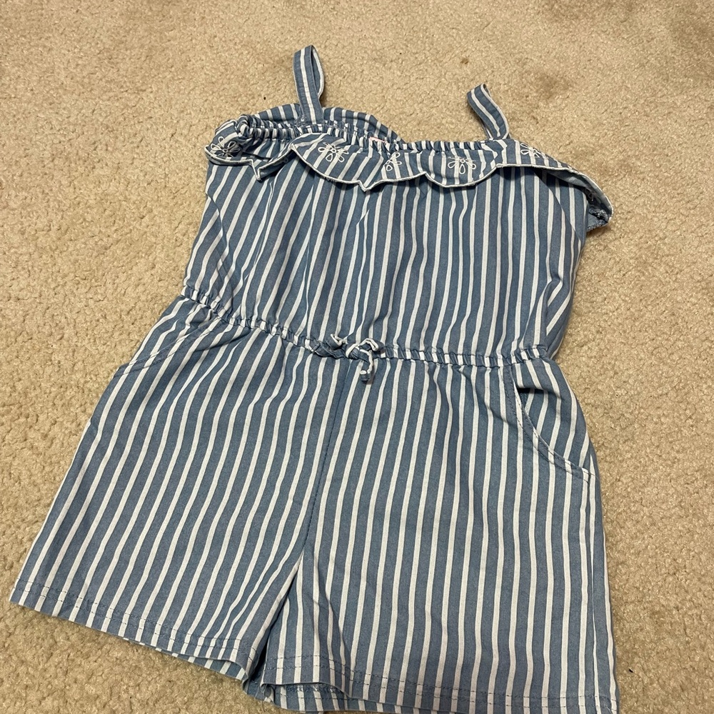Girls romper never worn